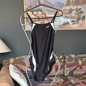 NWT - Speedo Women’s Classic Endurance swimsuit size 14/40